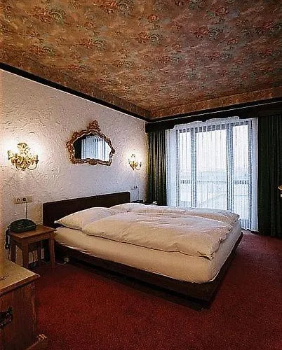 Отель Contel 3*